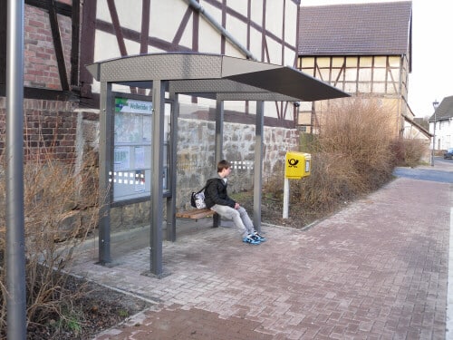 Eine Wartehalle der Reihe "Stop & Go"