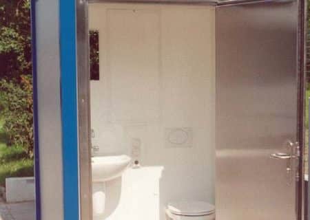 Innenausstattung einer Personaltoilette