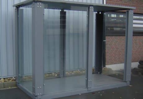 Eine Automatenüberdachung mit beschichteter Stahlbodenplatte